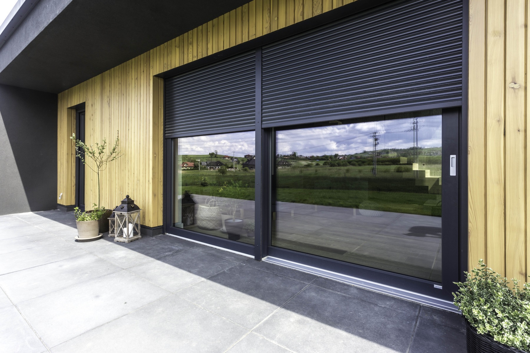 roller shutter installation day